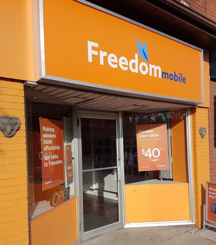 Freedom Mobile storefront.jpg