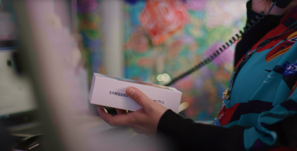 Telus launches program offering free phones and plans to indigenous